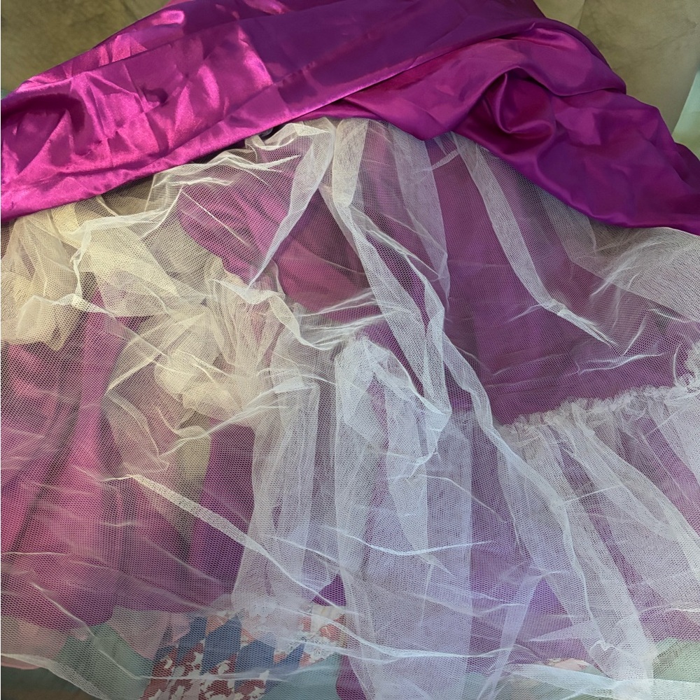 Stunning formal. - Picture 7 of 8